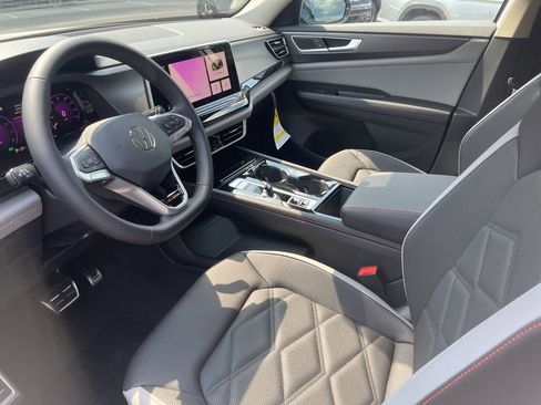 New 2026 Volkswagen Atlas Peak Edition image 14