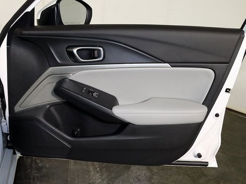 Certified 2025 Acura Integra Base image 30