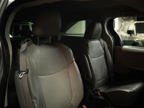 Used 2022 Toyota Sienna XLE w/ XLE Plus Package AWD/4WD image 17