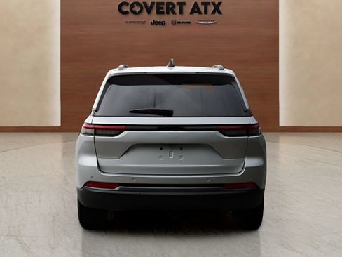 New 2026 Jeep Grand Cherokee Altitude RWD image 4