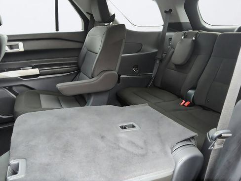 Used 2022 Ford Explorer XLT RWD image 32