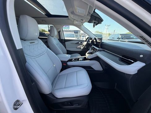 Used 2025 Ford Explorer Platinum w/ Ultimate Package image 25