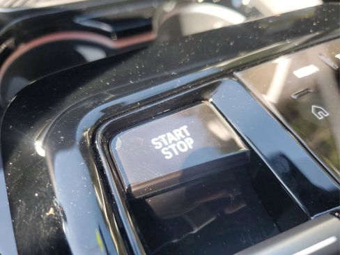 Used 2025 BMW i5 eDrive40i w/ Premium Package image 32