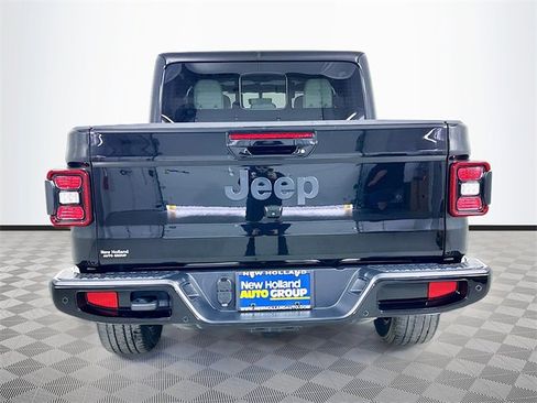 Certified 2022 Jeep Gladiator Overland image 6