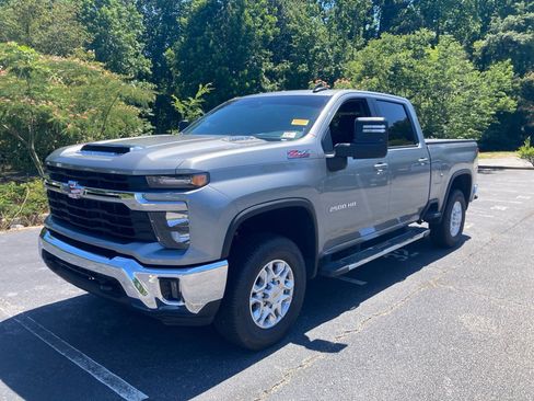 Used 2025 Chevrolet Silverado 2500 LT AWD/4WD image 2