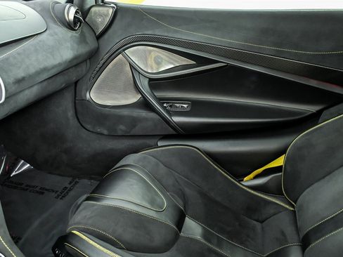 Used 2018 McLaren 720S Performance RWD image 41