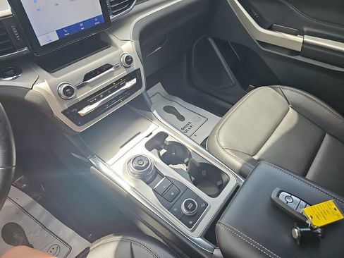 Used 2023 Ford Explorer XLT w/ Equipment Group 202A AWD/4WD image 30