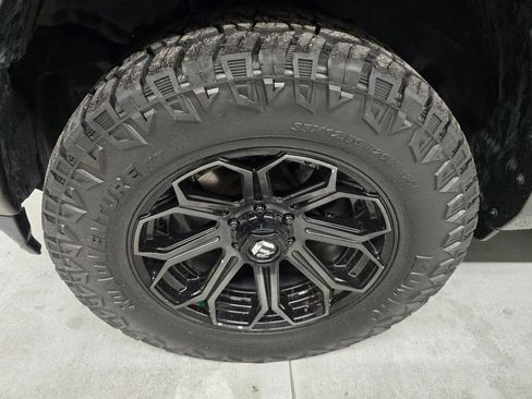 Used 2022 RAM 1500 Laramie AWD/4WD image 11