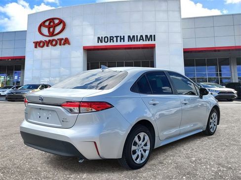 Used 2025 Toyota Corolla LE image 4
