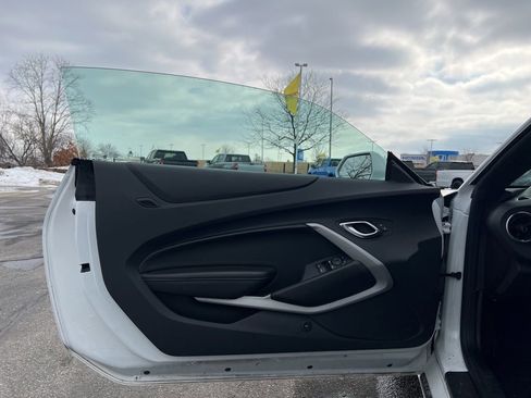 Used 2023 Chevrolet Camaro LT image 8