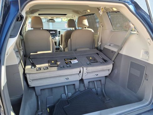 Used 2020 Toyota Sienna XLE image 13