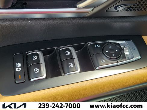 Certified 2022 Kia Telluride SX w/ Towing Package FWD image 24