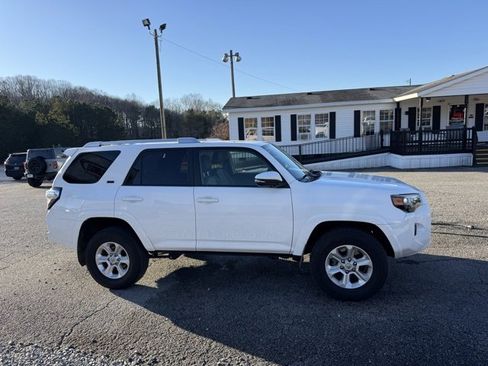 Used 2017 Toyota 4Runner SR5 Premium image 3