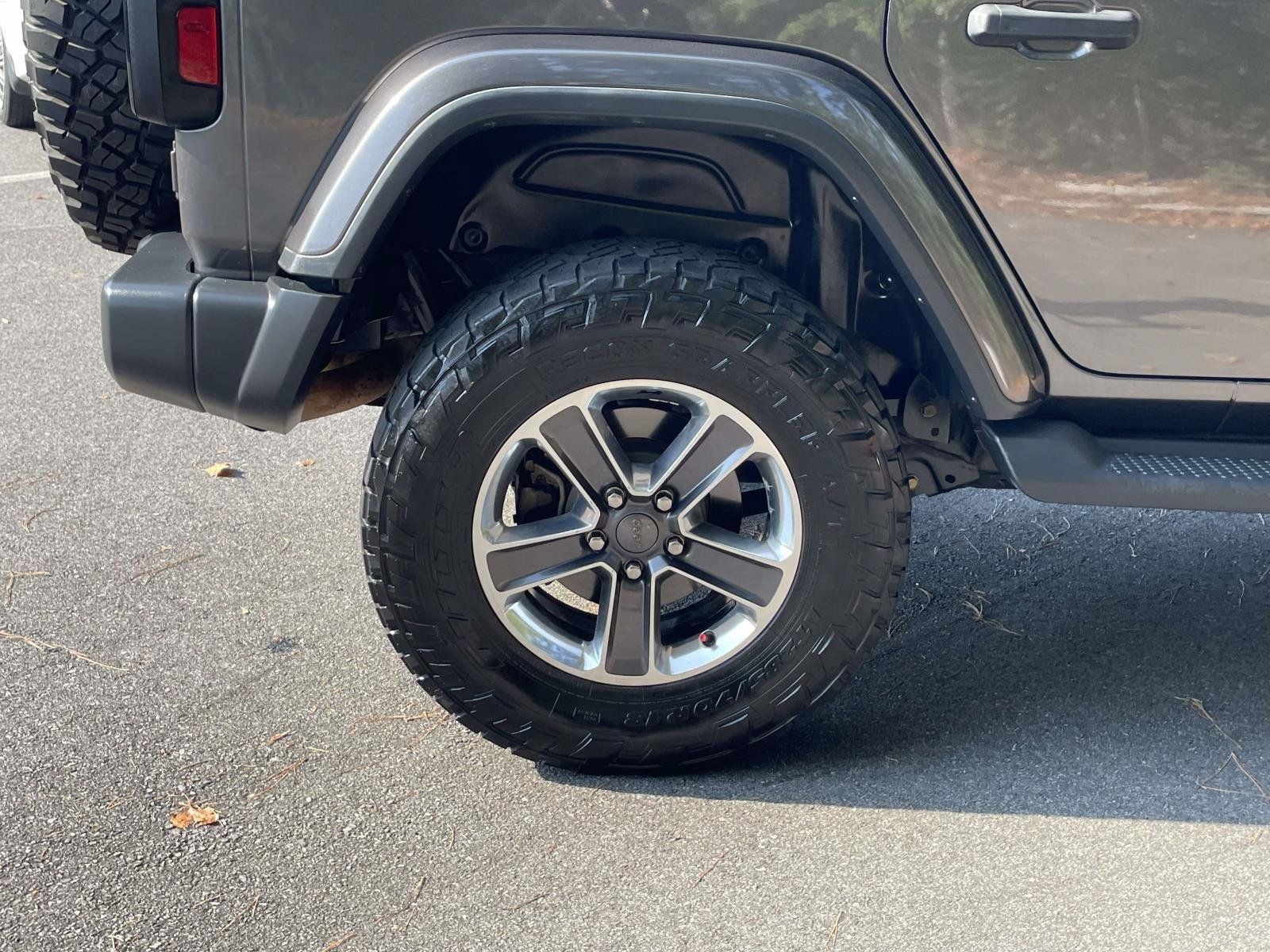 Used 2019 Jeep Wrangler Unlimited Sahara AWD/4WD image 7