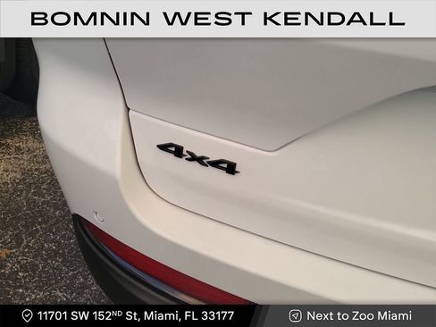 Used 2025 Jeep Grand Cherokee Limited w/ Black Appearance Package image 5