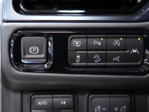 New 2026 GMC Yukon XL AT4 w/ AT4 Premium Plus Package AWD/4WD image 33