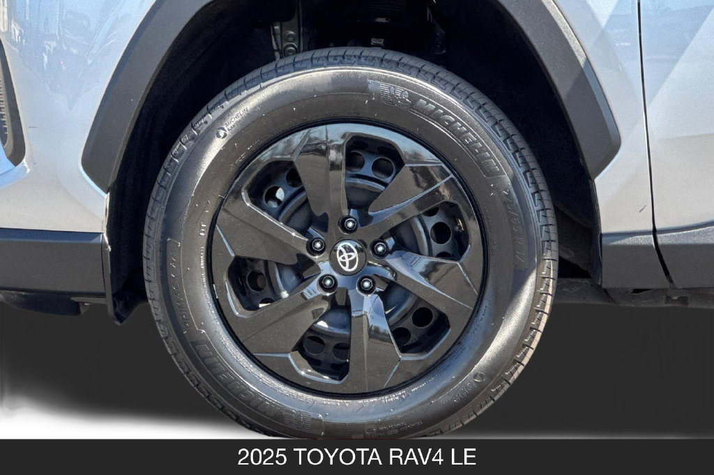 Used 2025 Toyota RAV4 LE FWD image 28