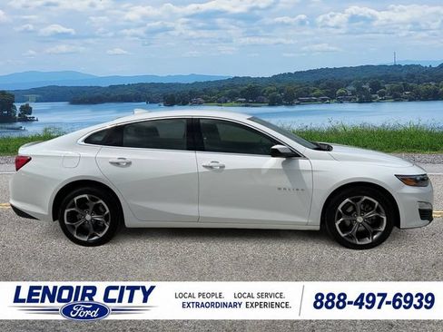 Used 2024 Chevrolet Malibu LT FWD image 2