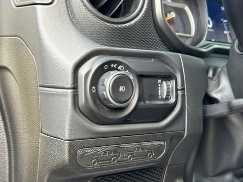 Used 2025 Jeep Wrangler Unlimited Rubicon AWD/4WD image 24