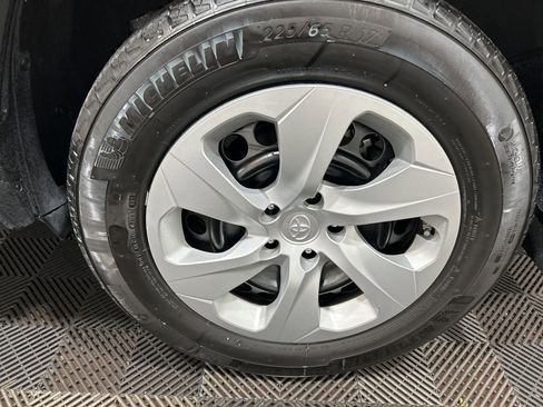 Used 2024 Toyota RAV4 LE image 31