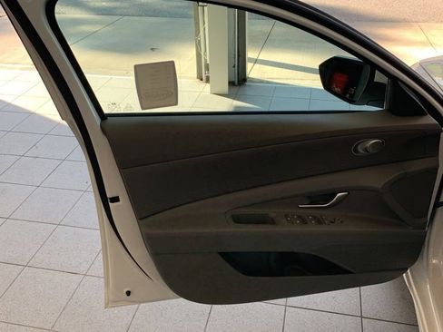New 2026 Hyundai Elantra SE FWD image 3