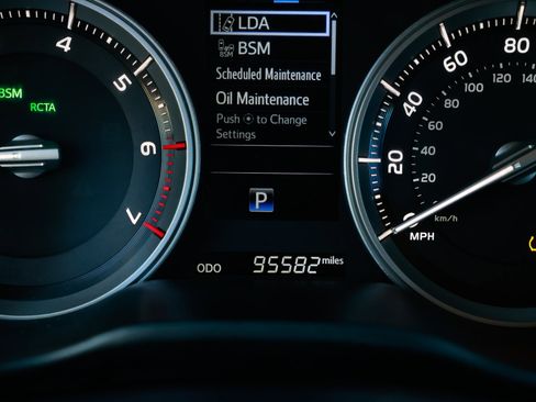 Used 2017 Toyota Land Cruiser image 60