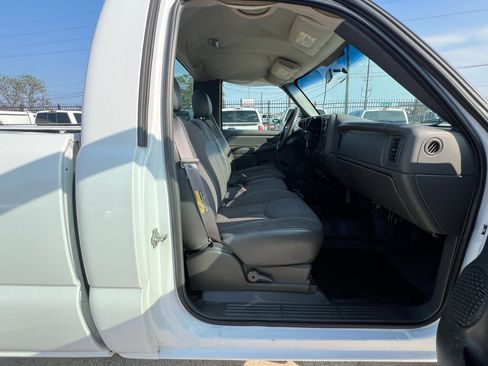 Used 2004 GMC Sierra 2500 W/T image 27