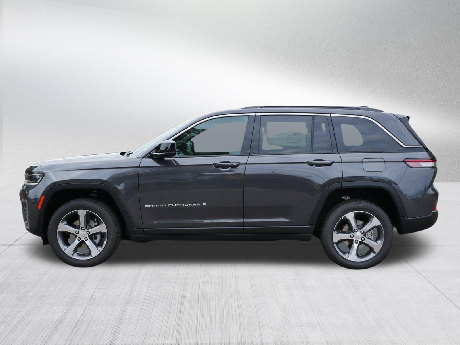 New 2026 Jeep Grand Cherokee Limited AWD/4WD image 4