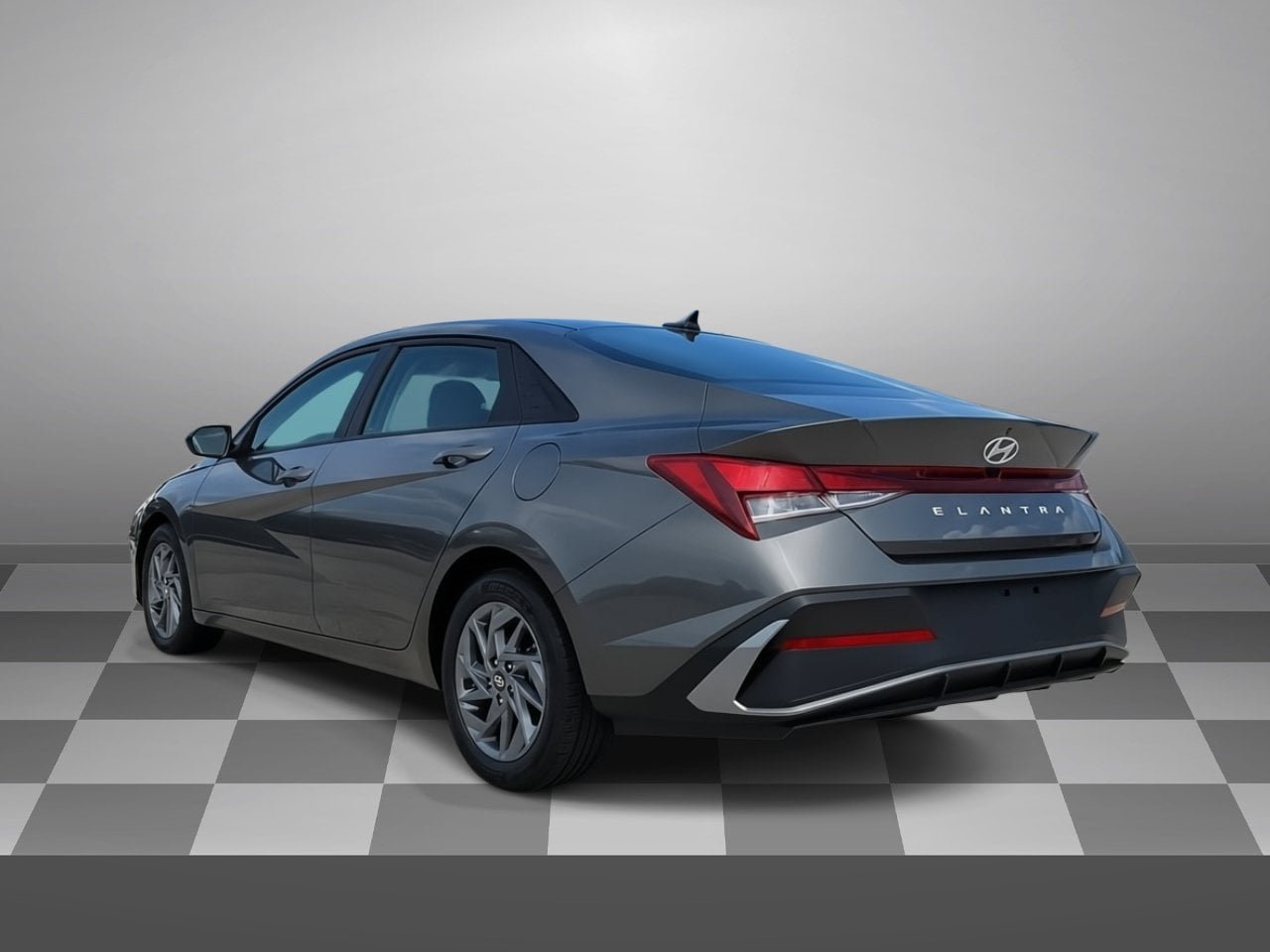 Used 2024 Hyundai Elantra SEL FWD image 4