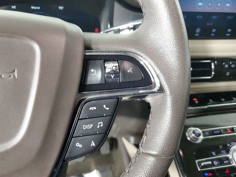 Used 2023 Lincoln Nautilus FWD w/ Premium Package image 35