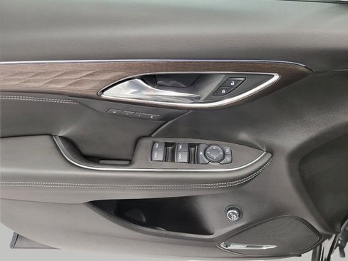 Used 2023 Buick Envision Avenir image 27