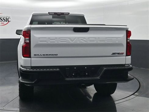 Used 2023 Chevrolet Silverado 1500 ZR2 w/ Technology Package image 8