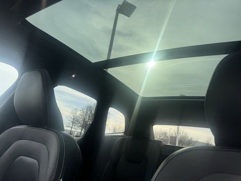 Used 2021 Volvo XC60 T5 R-Design w/ Protection Package Premier image 24