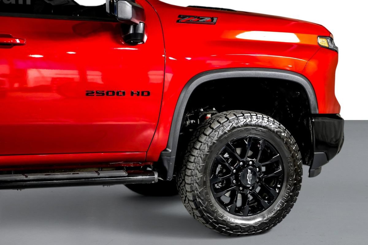 Used 2025 Chevrolet Silverado 2500 LTZ w/ LTZ Plus Package AWD/4WD image 7