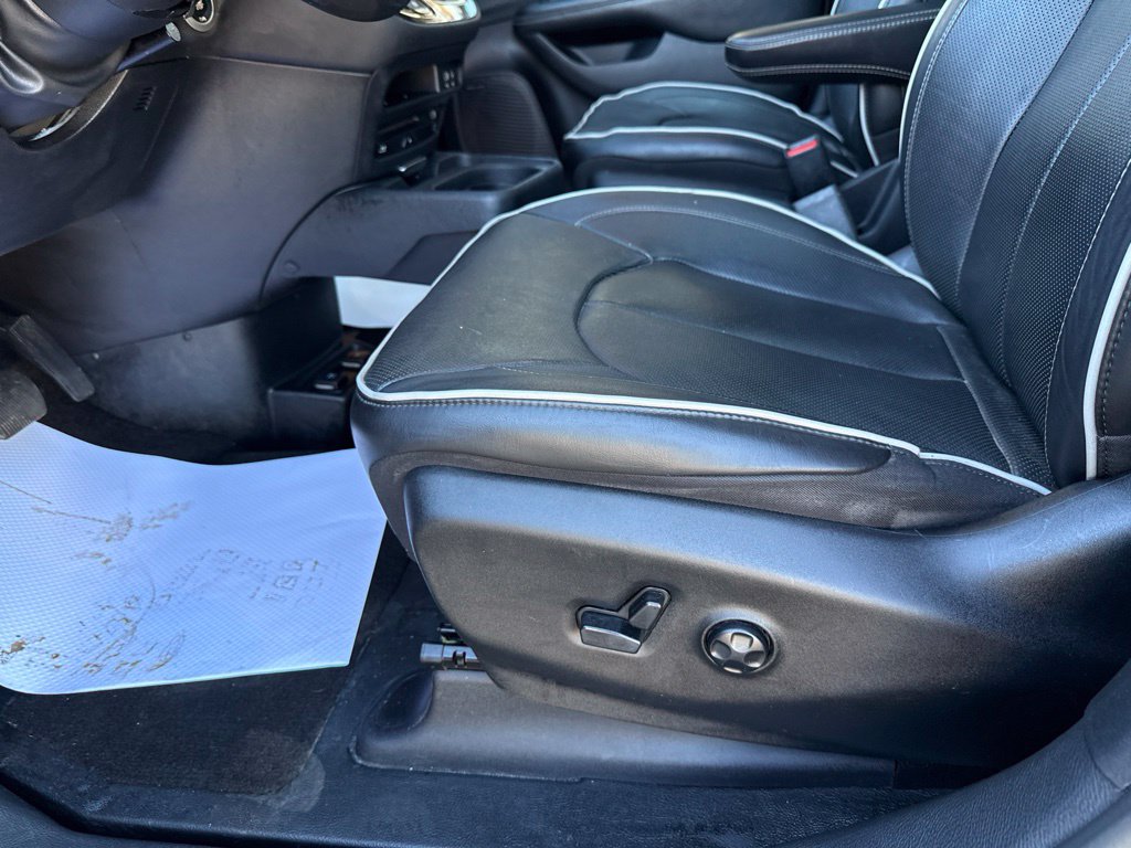 Used 2020 Chrysler Pacifica Limited w/ Advanced Safetytec Group FWD image 34