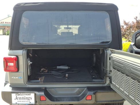 Used 2022 Jeep Wrangler Unlimited Sahara AWD/4WD image 18