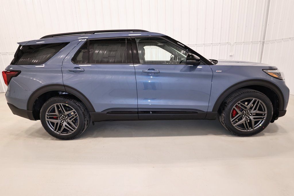 New 2026 Ford Explorer ST-Line w/ ST-Line Street Pack AWD/4WD image 2