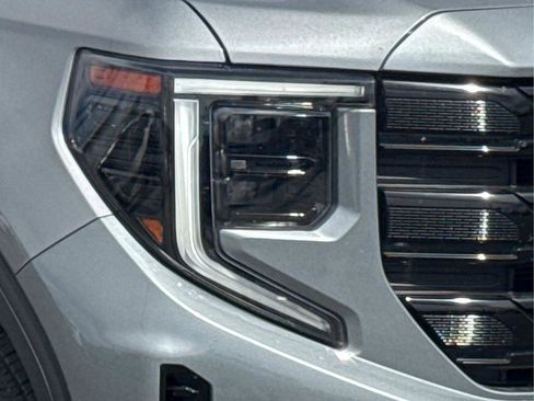Used 2023 GMC Sierra 1500 Elevation AWD/4WD image 8