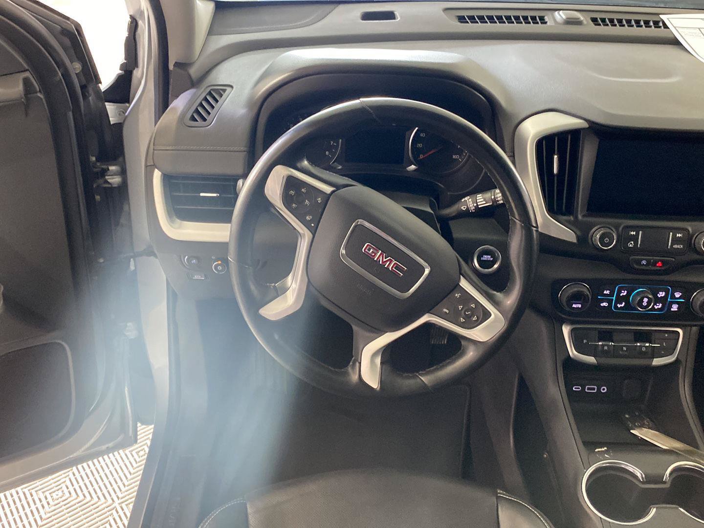 Certified 2024 GMC Terrain SLT FWD image 17