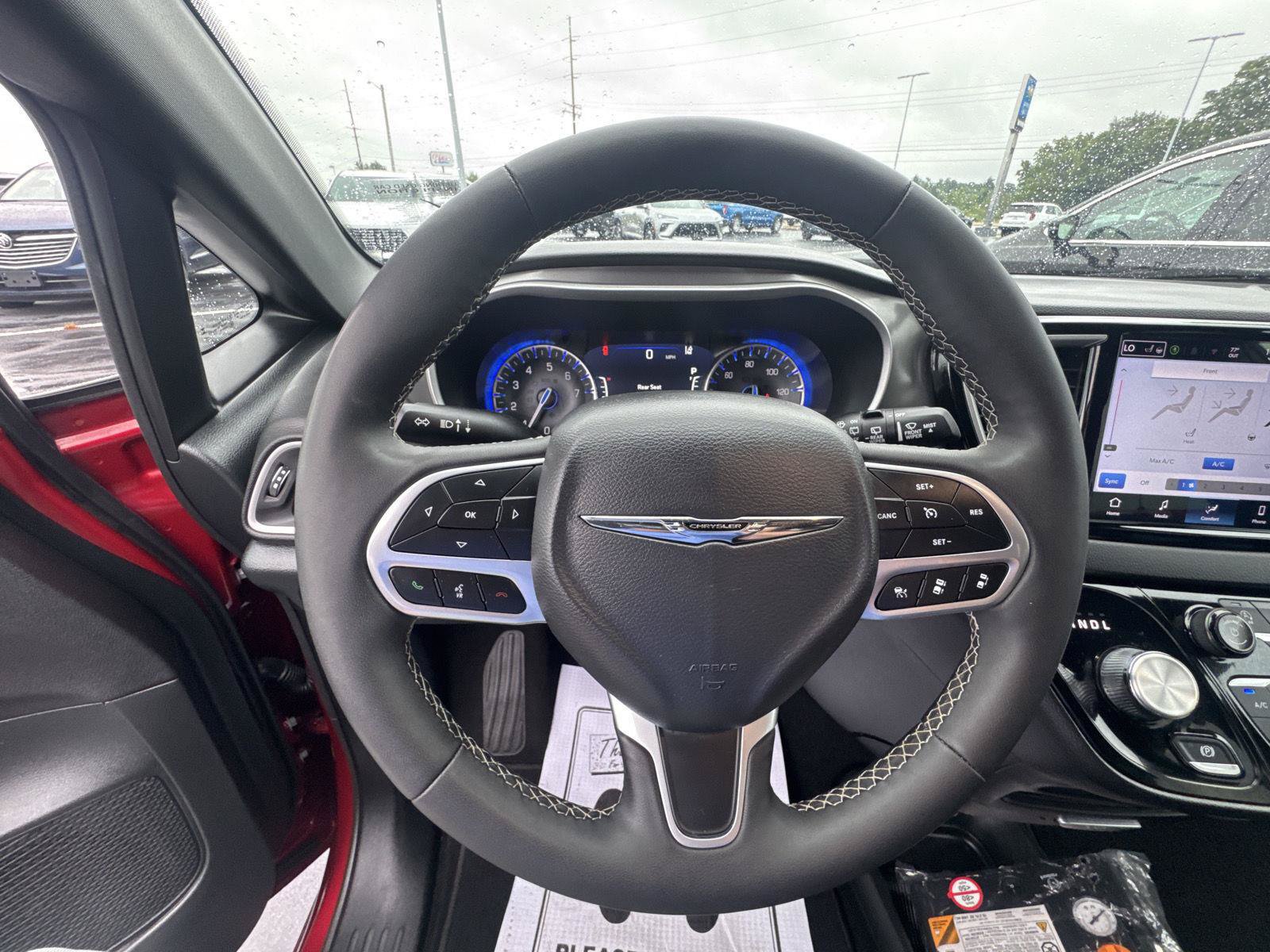 Used 2025 Chrysler Pacifica Select FWD image 19