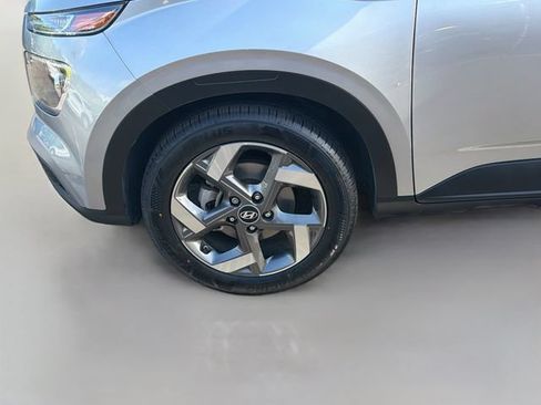 Used 2024 Hyundai Venue SEL FWD image 29