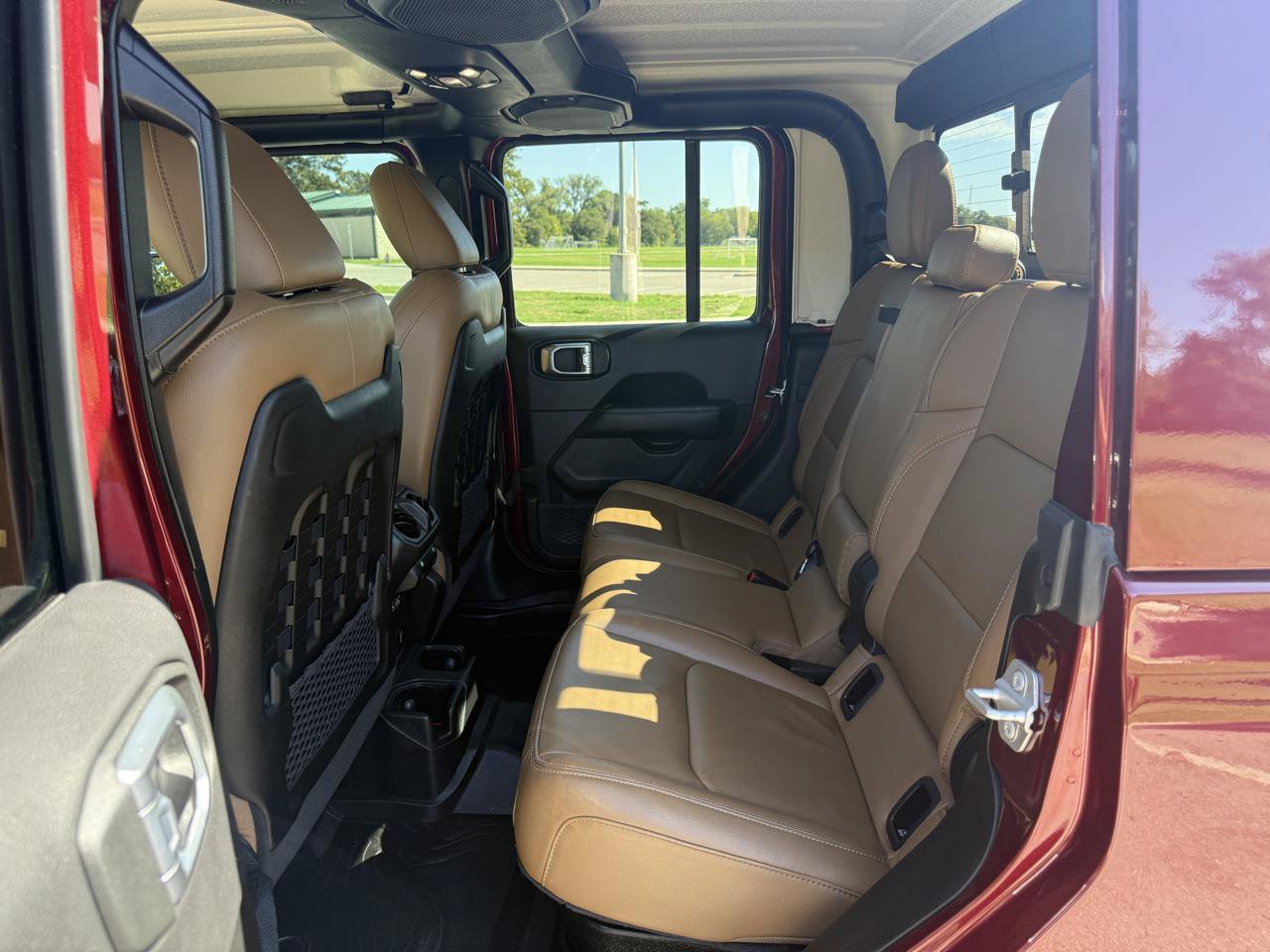 Used 2022 Jeep Gladiator Rubicon w/ Cold Weather Group AWD/4WD image 17