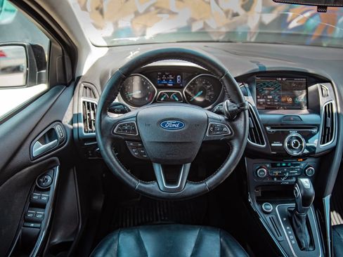 Used 2015 Ford Focus Titanium FWD image 9