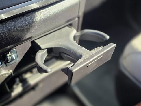 Used 2017 Toyota Sienna Limited Premium image 45