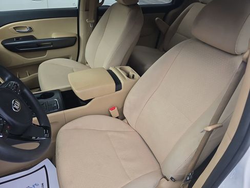 Used 2017 Kia Sedona LX image 13