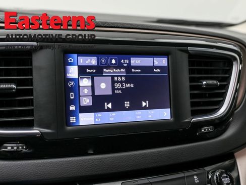 Used 2023 Chrysler Voyager LX image 19