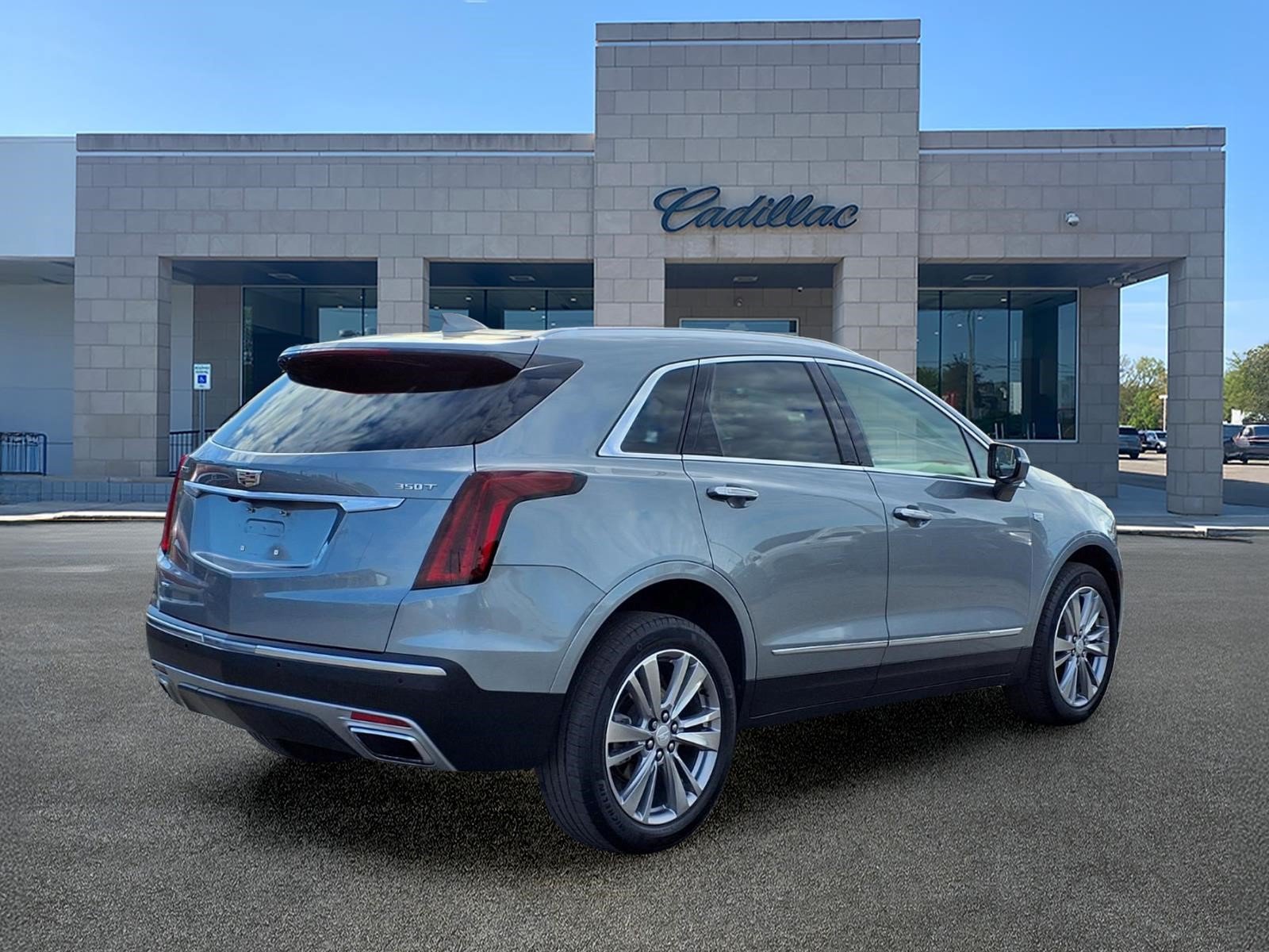 Used 2024 Cadillac XT5 Premium Luxury w/ LPO, Floor Liner Package AWD/4WD image 5