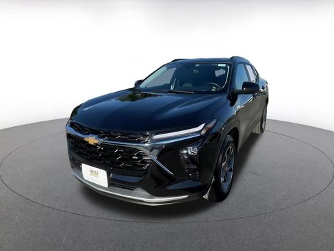 Used 2025 Chevrolet Trax LT w/ LT Convenience Package image 7