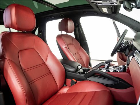 Certified 2023 Porsche Cayenne GTS AWD/4WD image 24