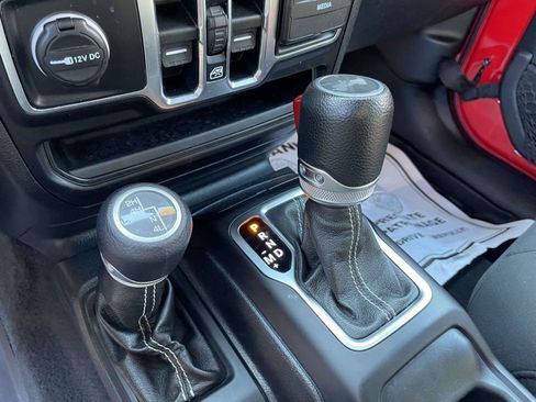 Used 2020 Jeep Wrangler Unlimited Sahara AWD/4WD image 15